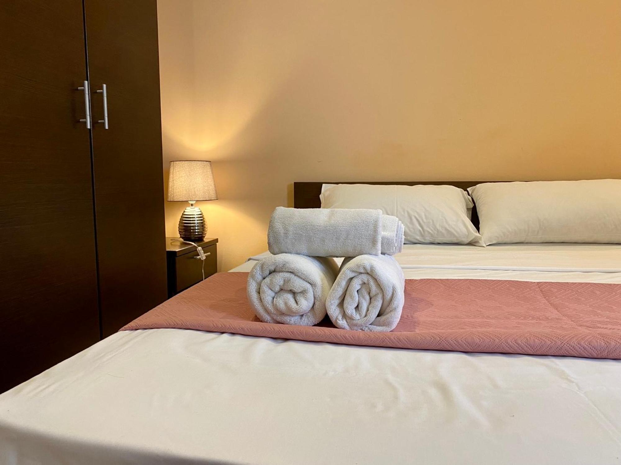 Отель Malta Paradise Central Accomodation Сент Джулианс Экстерьер фото