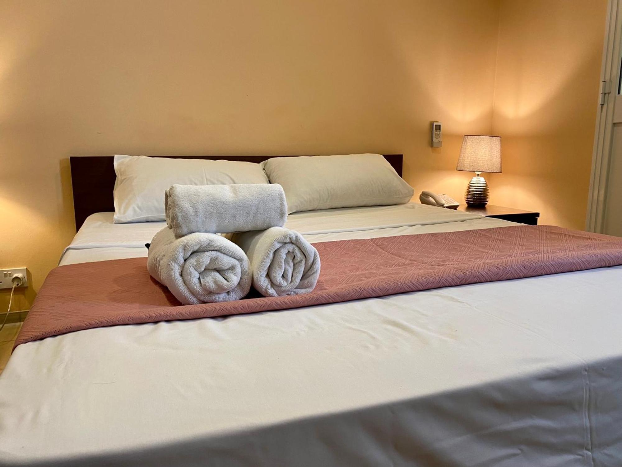 Отель Malta Paradise Central Accomodation Сент Джулианс Экстерьер фото