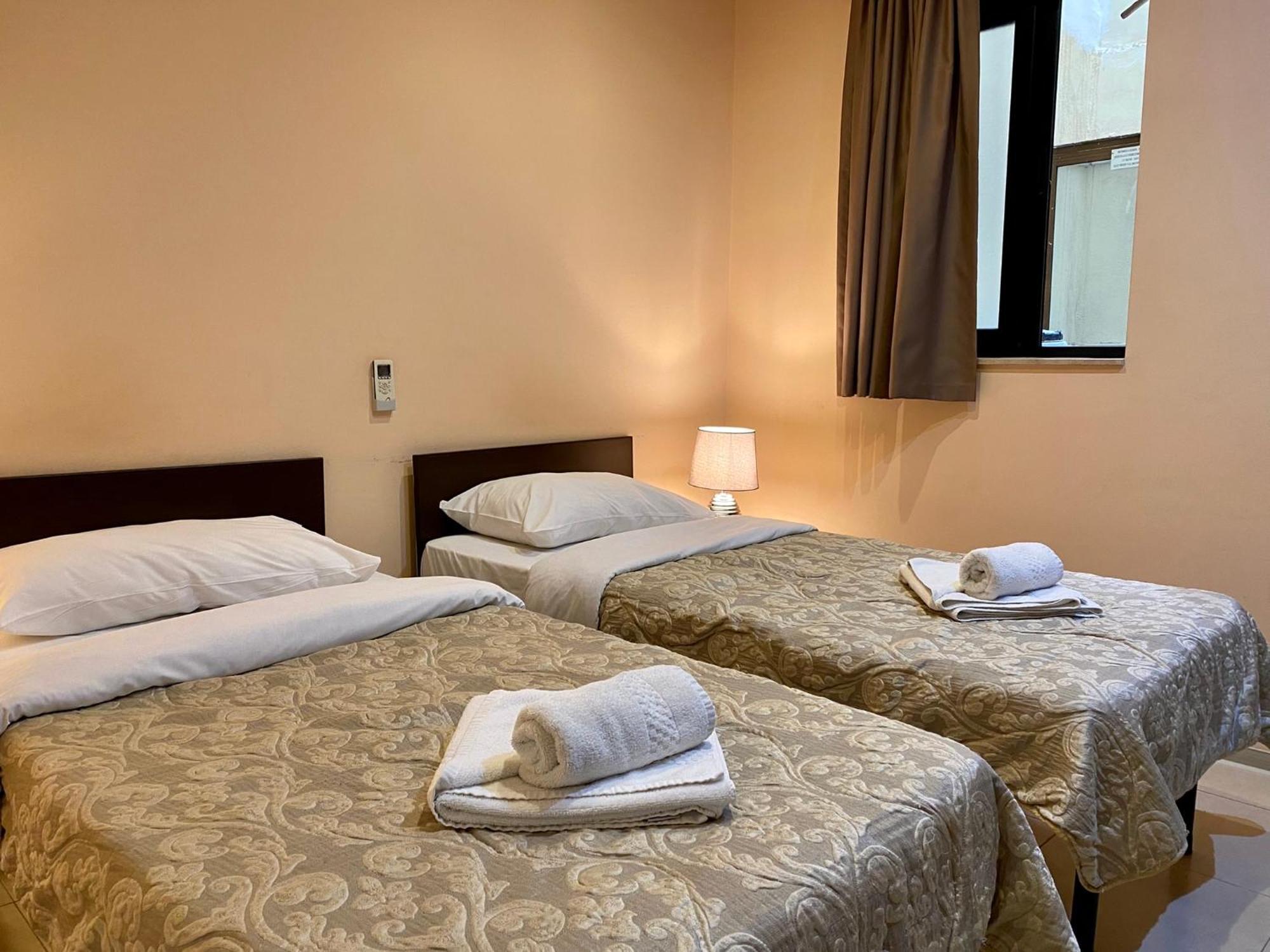 Отель Malta Paradise Central Accomodation Сент Джулианс Экстерьер фото